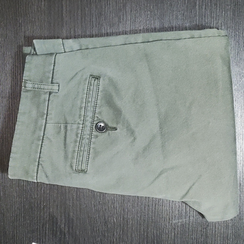 UNIQLO KHAKI PANTS OLIVE SIZE 2